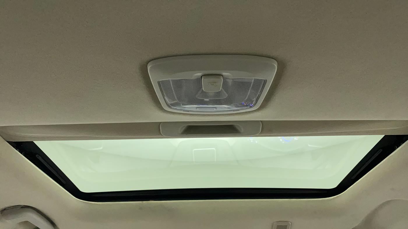 2021 Mahindra XUV300 W6 1.2 PETROL AMT, Petrol, Automatic, 29,945 km, Moonroof/ Sunroof