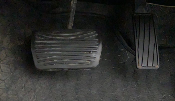 2021 Mahindra XUV300 W6 1.2 PETROL AMT, Petrol, Automatic, 29,945 km, Pedals
