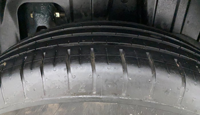 2021 Mahindra XUV300 W6 1.2 PETROL AMT, Petrol, Automatic, 29,945 km, Left Rear Tyre Tread