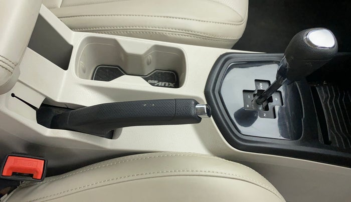 2021 Mahindra XUV300 W6 1.2 PETROL AMT, Petrol, Automatic, 29,945 km, Gear Lever