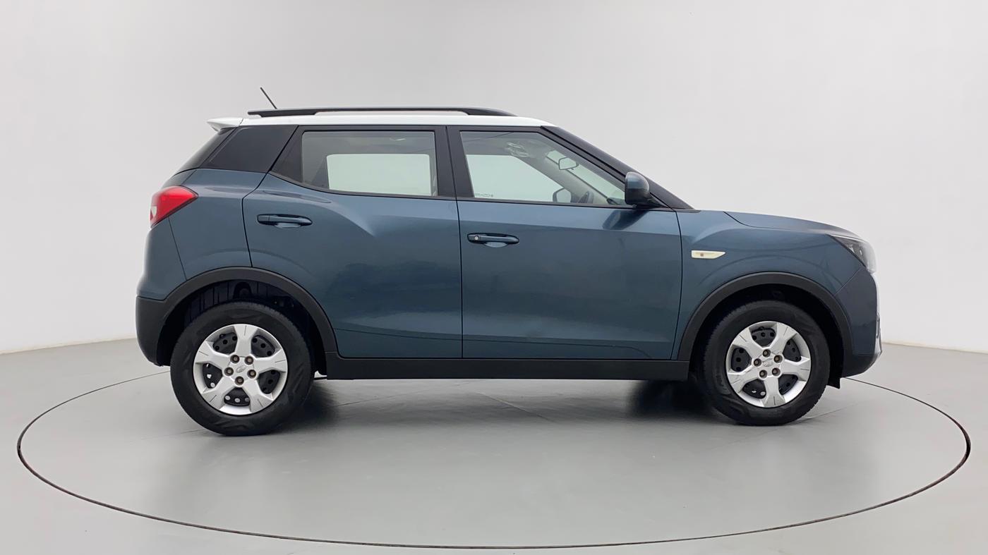 2021 Mahindra XUV300 W6 1.2 PETROL AMT, Petrol, Automatic, 29,945 km, Right Side View
