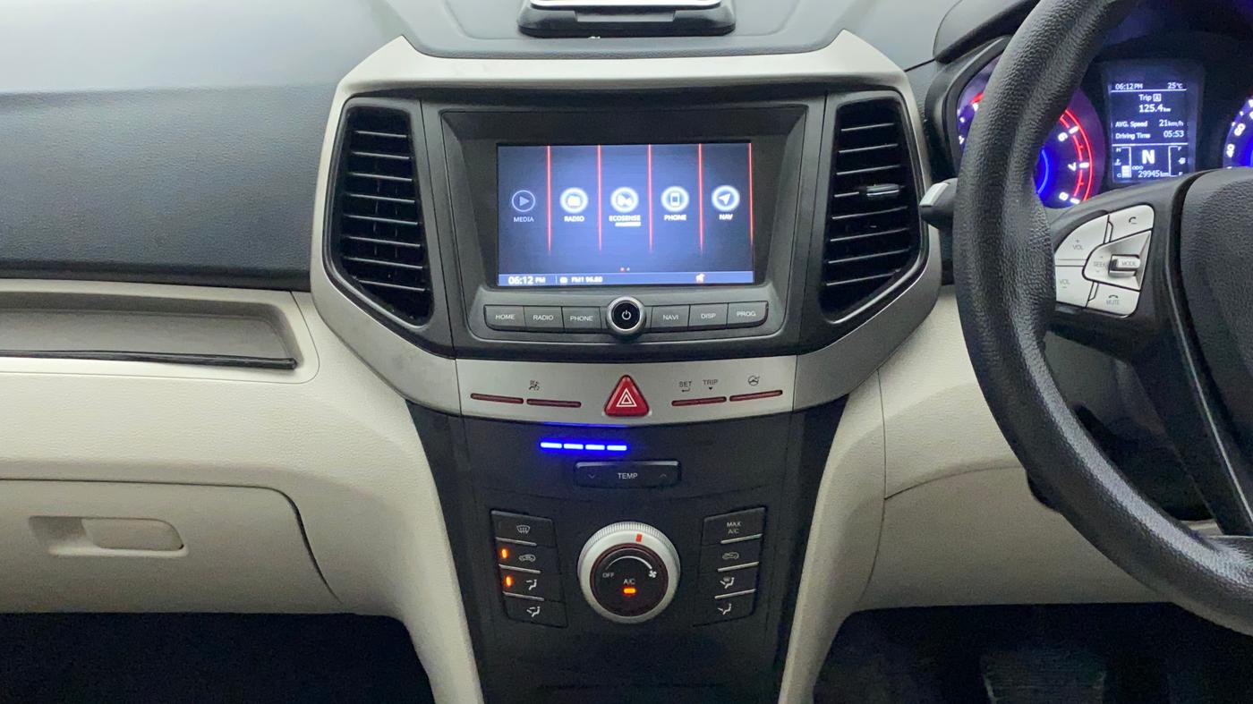 2021 Mahindra XUV300 W6 1.2 PETROL AMT, Petrol, Automatic, 29,945 km, Air Conditioner