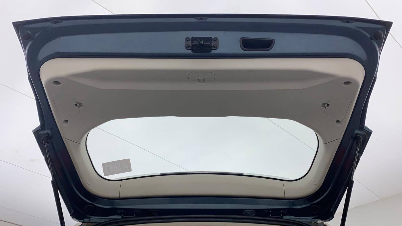 2021 Mahindra XUV300 W6 1.2 PETROL AMT, Petrol, Automatic, 29,945 km, Boot Door Open