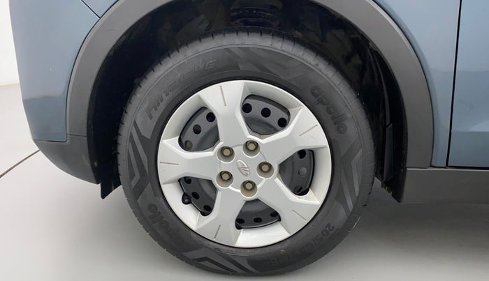 2021 Mahindra XUV300 W6 1.2 PETROL AMT, Petrol, Automatic, 29,945 km, Left Front Wheel
