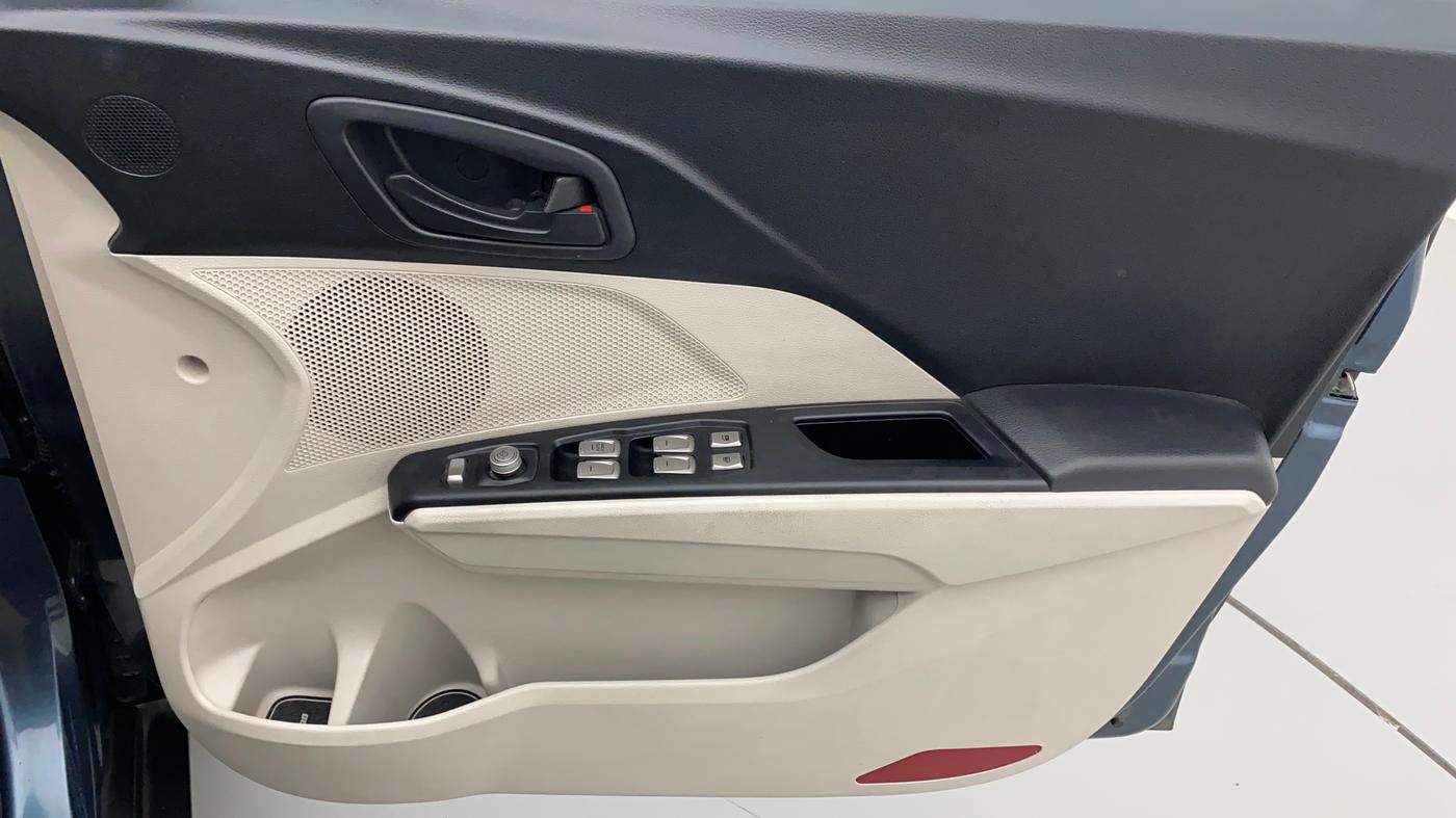 2021 Mahindra XUV300 W6 1.2 PETROL AMT, Petrol, Automatic, 29,945 km, Driver Side Door Panels Control