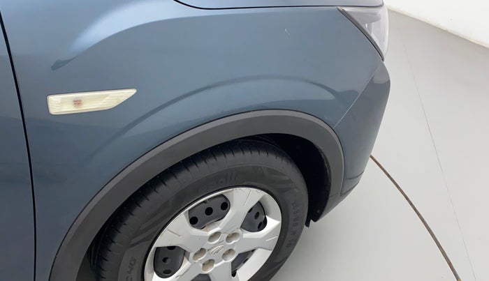 2021 Mahindra XUV300 W6 1.2 PETROL AMT, Petrol, Automatic, 29,945 km, Right fender - Minor scratches