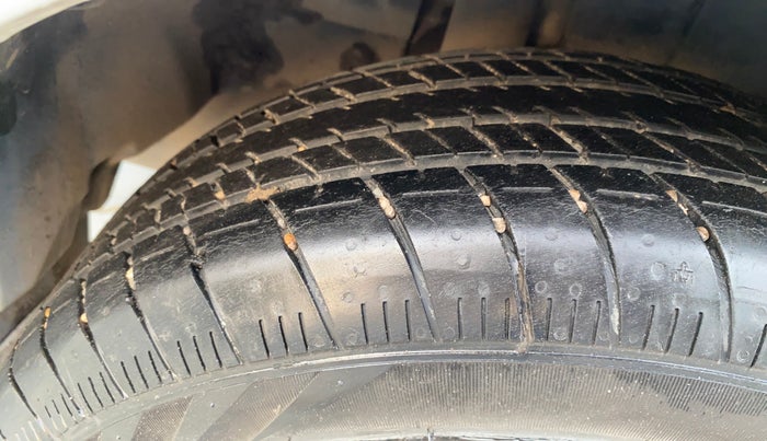 2015 Maruti Ertiga VDI, Diesel, Manual, 74,673 km, Right Rear Tyre Tread