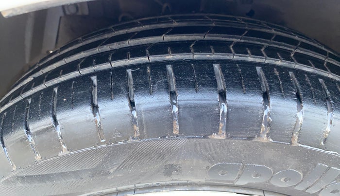 2015 Maruti Ertiga VDI, Diesel, Manual, 74,673 km, Left Front Tyre Tread