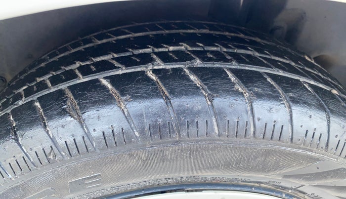 2015 Maruti Ertiga VDI, Diesel, Manual, 74,673 km, Left Rear Tyre Tread
