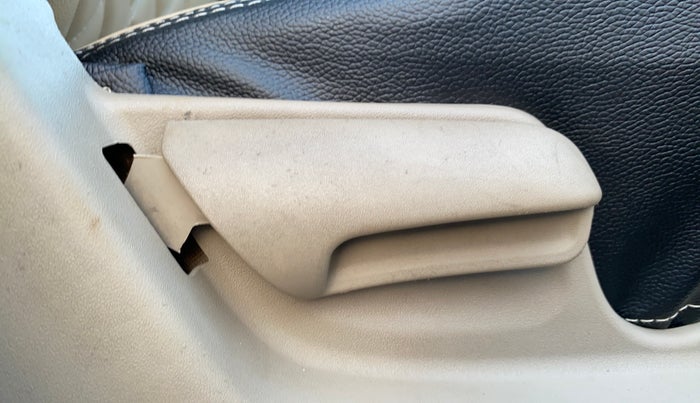 2015 Maruti Ertiga VDI, Diesel, Manual, 74,673 km, Driver Side Adjustment Panel