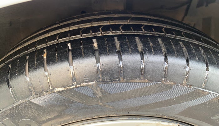 2015 Maruti Ertiga VDI, Diesel, Manual, 74,673 km, Right Front Tyre Tread