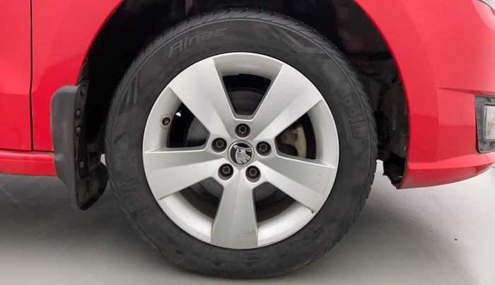 2017 Skoda Rapid 1.6 MPI STYLE AT, Petrol, Automatic, 39,166 km, Right Front Wheel