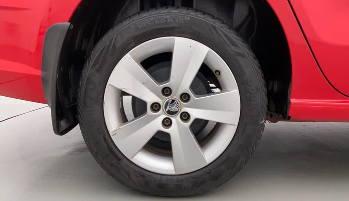 2017 Skoda Rapid 1.6 MPI STYLE AT, Petrol, Automatic, 39,166 km, Right Rear Wheel