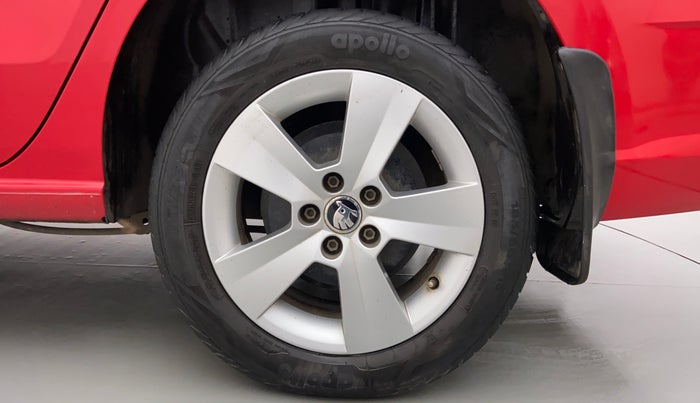 2017 Skoda Rapid 1.6 MPI STYLE AT, Petrol, Automatic, 39,166 km, Left Rear Wheel