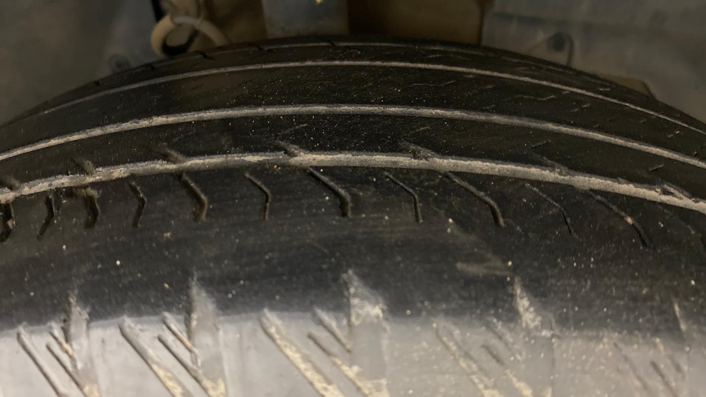 2018 Mahindra XUV500 W11 AT, Diesel, Automatic, 51,855 km, Right Front Tyre Tread