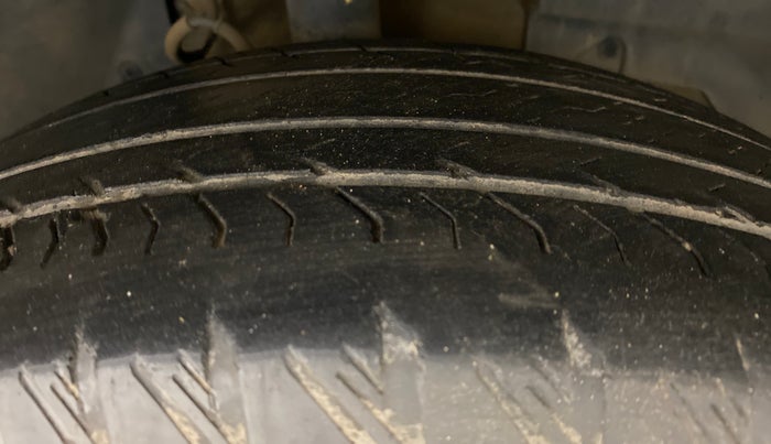 2018 Mahindra XUV500 W11 AT, Diesel, Automatic, 51,855 km, Right Front Tyre Tread