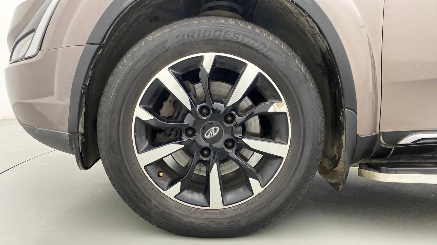 2018 Mahindra XUV500 W11 AT, Diesel, Automatic, 51,855 km, Left Front Wheel