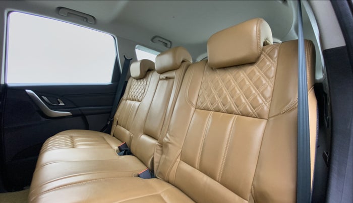 2018 Mahindra XUV500 W11 AT, Diesel, Automatic, 51,855 km, Right Side Rear Door Cabin