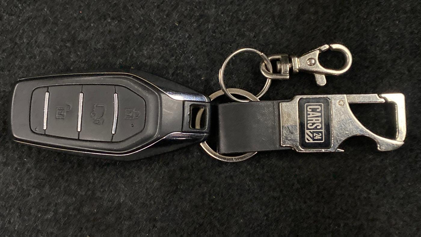 2018 Mahindra XUV500 W11 AT, Diesel, Automatic, 51,855 km, Key Close Up