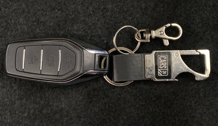 2018 Mahindra XUV500 W11 AT, Diesel, Automatic, 51,855 km, Key Close Up