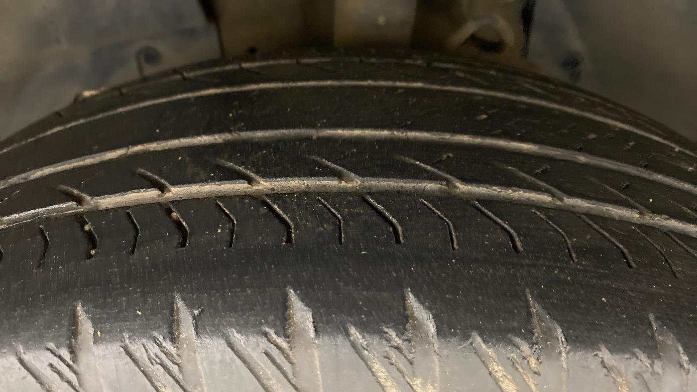 2018 Mahindra XUV500 W11 AT, Diesel, Automatic, 51,855 km, Left Front Tyre Tread
