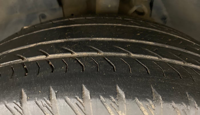 2018 Mahindra XUV500 W11 AT, Diesel, Automatic, 51,855 km, Left Front Tyre Tread