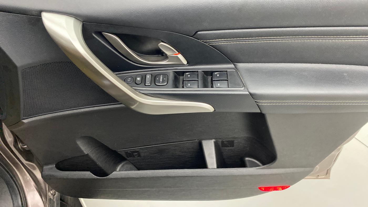 2018 Mahindra XUV500 W11 AT, Diesel, Automatic, 51,855 km, Driver Side Door Panels Control