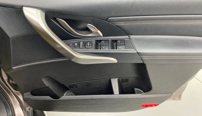 2018 Mahindra XUV500 W11 AT, Diesel, Automatic, 51,855 km, Driver Side Door Panels Control
