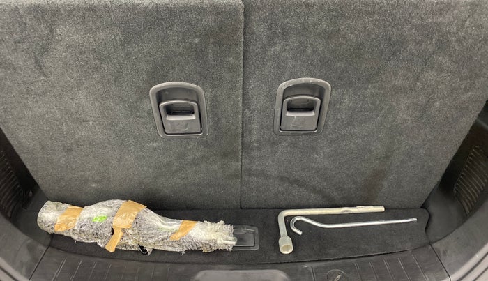 2018 Mahindra XUV500 W11 AT, Diesel, Automatic, 51,855 km, Boot Inside