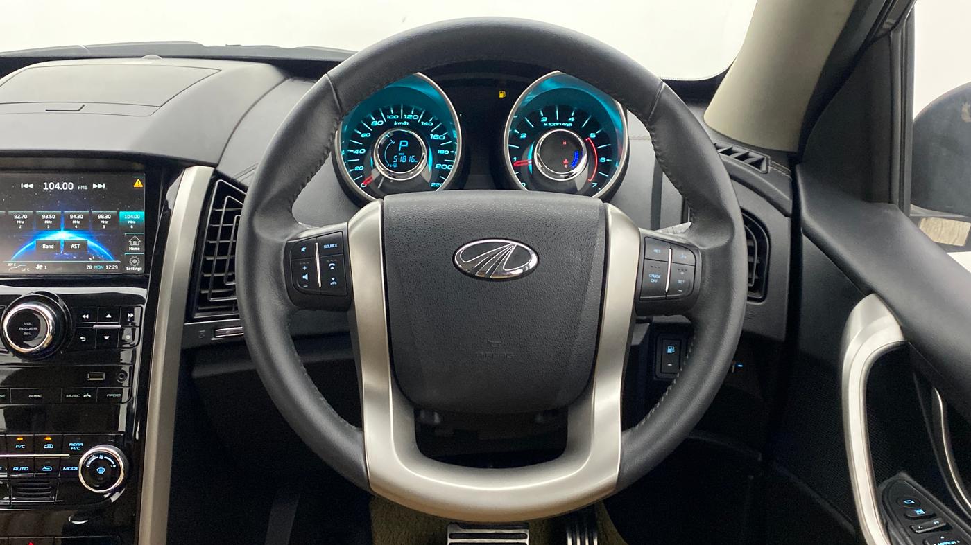 2018 Mahindra XUV500 W11 AT, Diesel, Automatic, 51,855 km, Steering Wheel Close Up