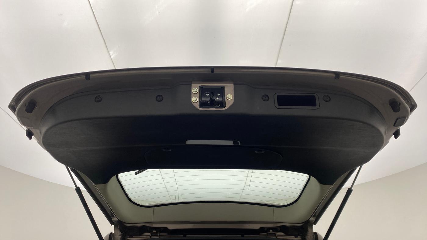 2018 Mahindra XUV500 W11 AT, Diesel, Automatic, 51,855 km, Boot Door Open