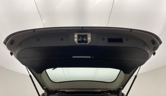 2018 Mahindra XUV500 W11 AT, Diesel, Automatic, 51,855 km, Boot Door Open