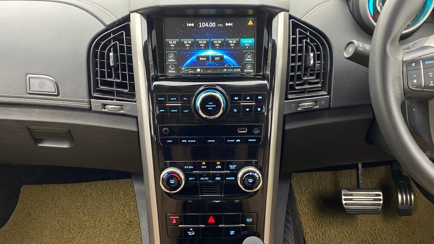 2018 Mahindra XUV500 W11 AT, Diesel, Automatic, 51,855 km, Air Conditioner
