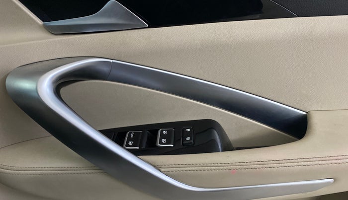 2022 MG HECTOR SHARP 1.5 PETROL CVT, Petrol, Automatic, 86,334 km, Driver Side Door Panels Control