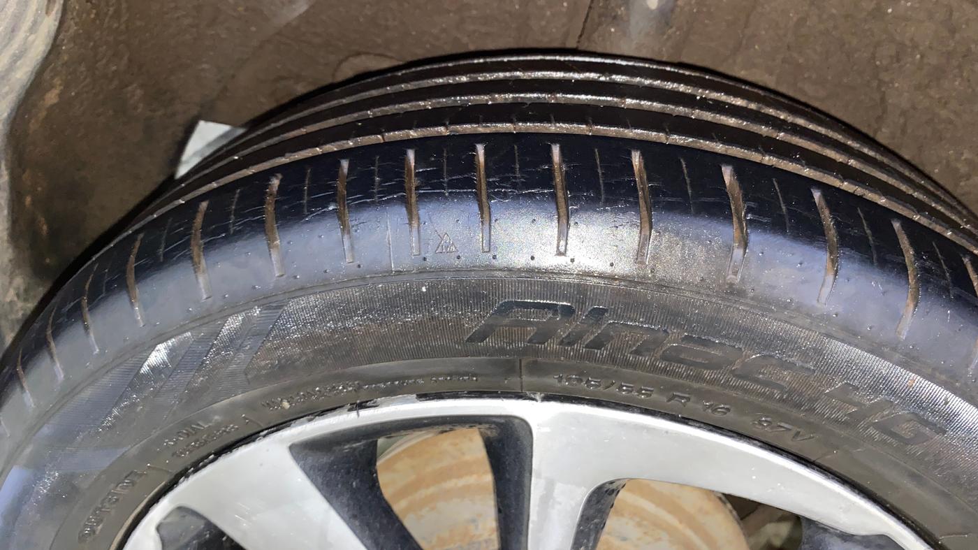 2015 Hyundai Elite i20 ASTA 1.2 (O), Petrol, Manual, 25,539 km, Right Rear Tyre Tread
