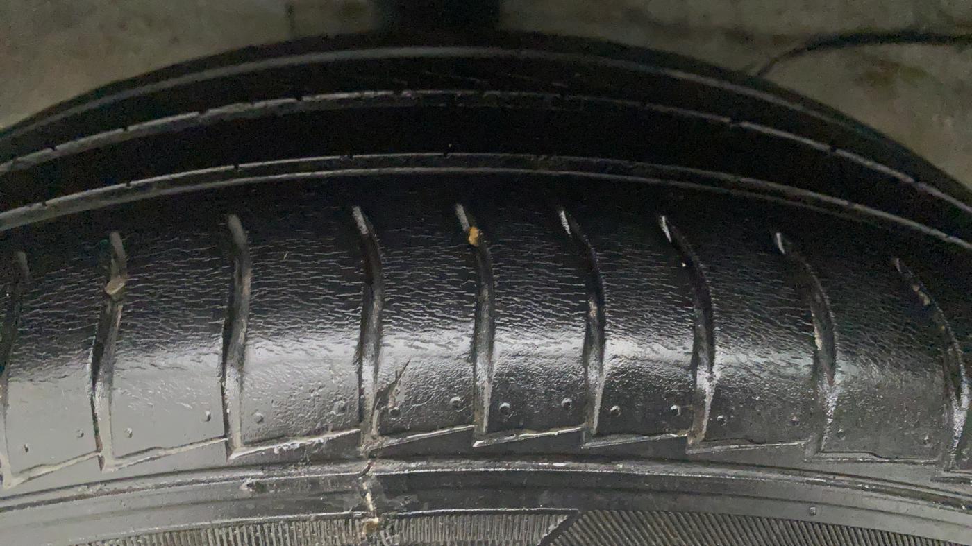 2019 Hyundai NEW SANTRO SPORTZ CNG, CNG, Manual, 52,733 km, Right Front Tyre Tread