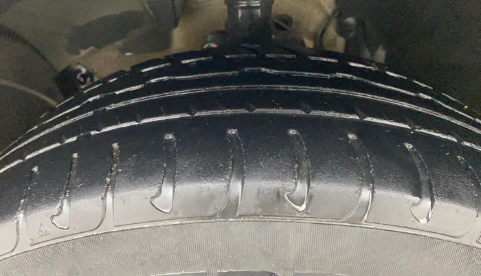 2018 Renault Duster RXS CVT, Petrol, Automatic, 24,428 km, Left Front Tyre Tread