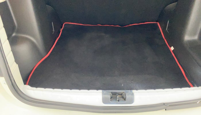 2018 Renault Duster RXS CVT, Petrol, Automatic, 24,428 km, Boot Inside