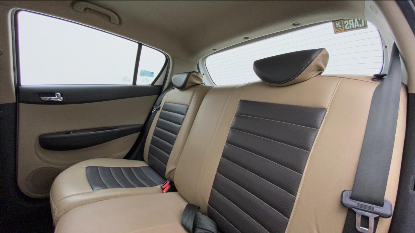 2012 Hyundai i20 SPORTZ 1.2, Petrol, Manual, 90,230 km, Right Side Rear Door Cabin