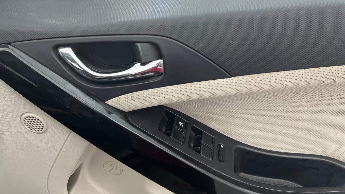 2020 Tata NEXON XZ PLUS PETROL SUNROOF, Petrol, Manual, 1,05,495 km, Driver Side Door Panels Control