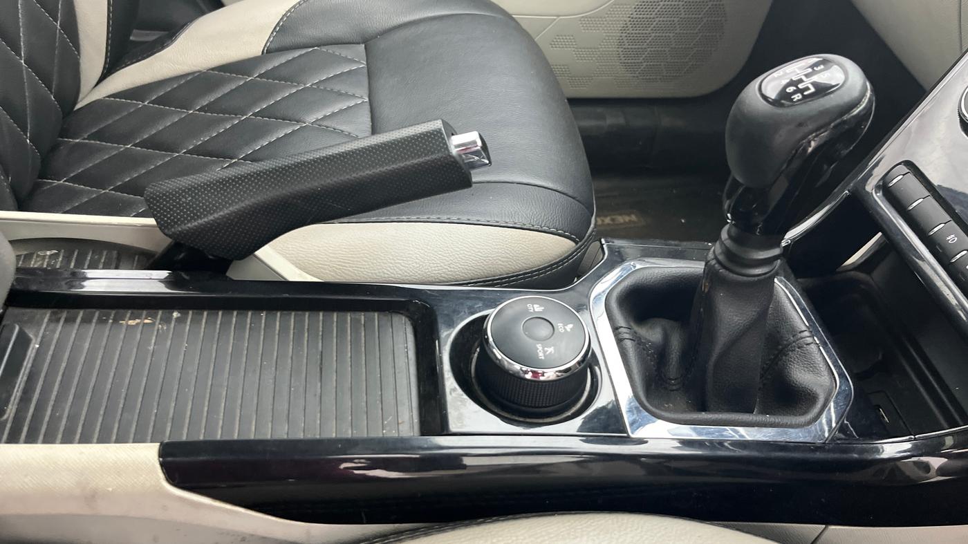 2020 Tata NEXON XZ PLUS PETROL SUNROOF, Petrol, Manual, 1,05,495 km, Gear Lever