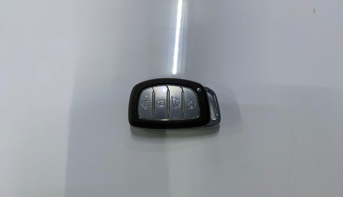 2023 Hyundai NEW I20 ASTA (O) 1.2 IVT, Petrol, Automatic, 55,036 km, Key Close Up