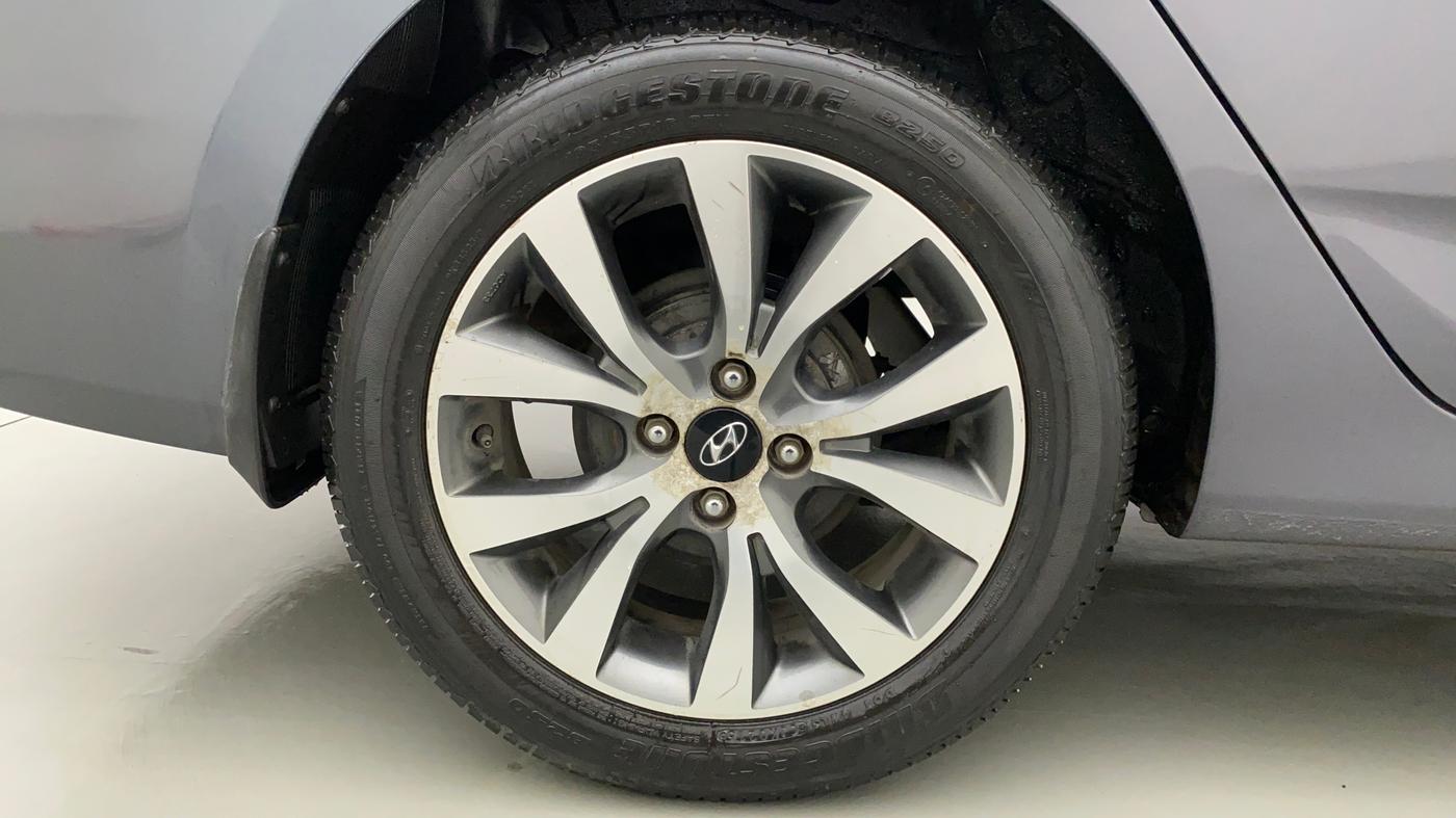 2016 Hyundai Verna 1.6 VTVT SX AT, Petrol, Automatic, 41,737 km, Right Rear Wheel