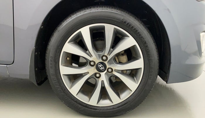 2016 Hyundai Verna 1.6 VTVT SX AT, Petrol, Automatic, 41,737 km, Right Front Wheel