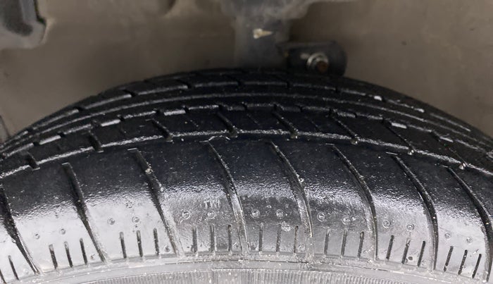 2013 Maruti A Star VXI (ABS) AT, Petrol, Automatic, 23,135 km, Left Front Tyre Tread