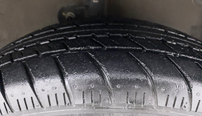 2013 Maruti A Star VXI (ABS) AT, Petrol, Automatic, 23,135 km, Right Front Tyre Tread