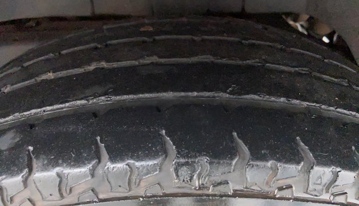 2018 Mahindra TUV300 T10 MT, Diesel, Manual, 36,128 km, Left Rear Tyre Tread