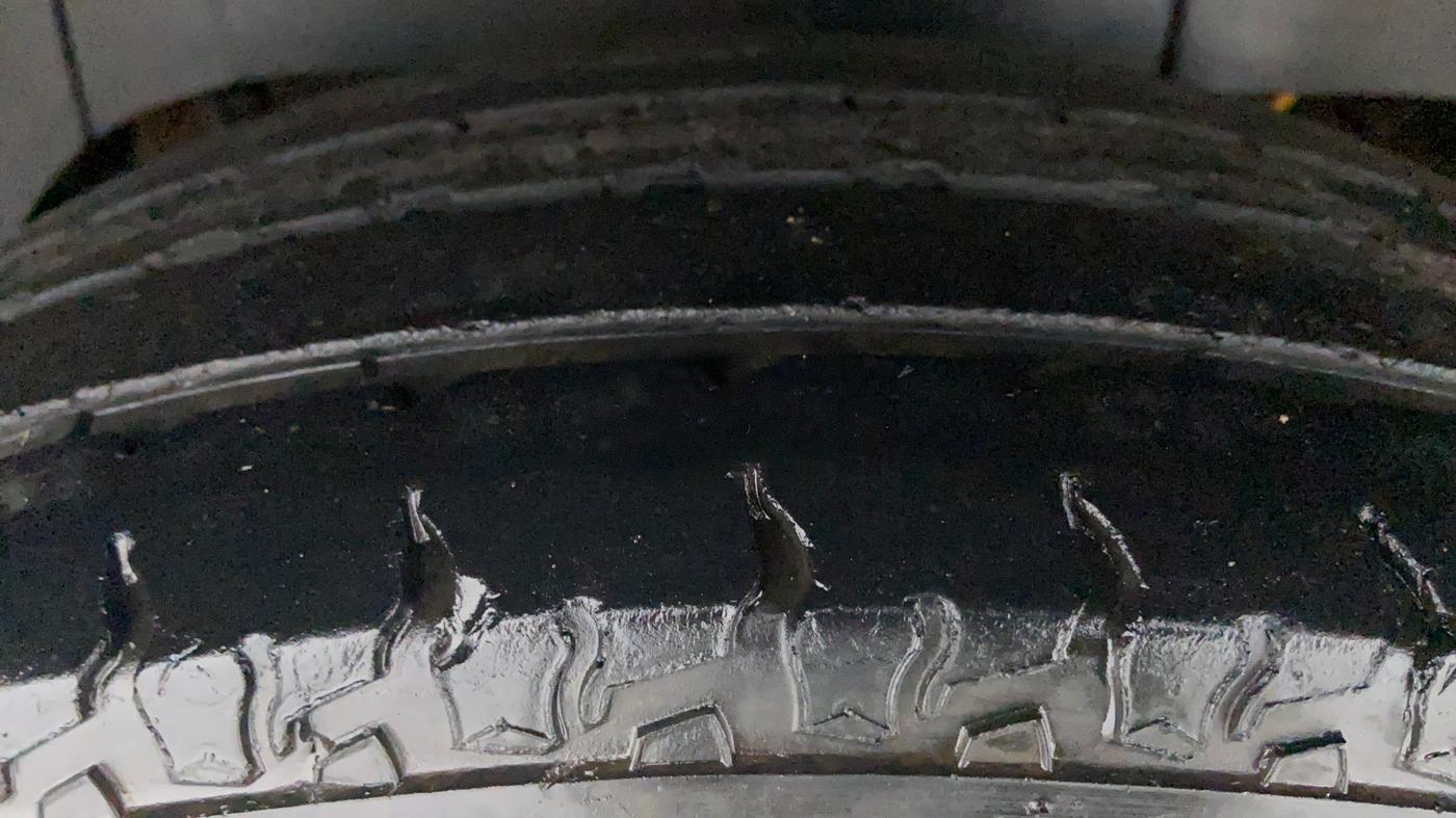 2018 Mahindra TUV300 T10 MT, Diesel, Manual, 36,128 km, Right Rear Tyre Tread