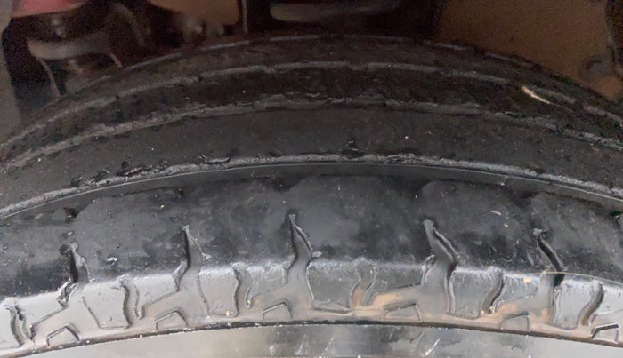 2018 Mahindra TUV300 T10 MT, Diesel, Manual, 36,128 km, Left Front Tyre Tread