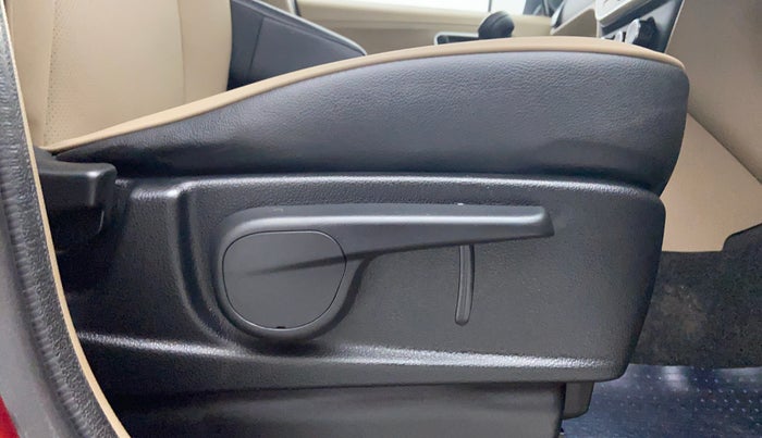 2018 Mahindra TUV300 T10 MT, Diesel, Manual, 36,128 km, Driver Side Adjustment Panel